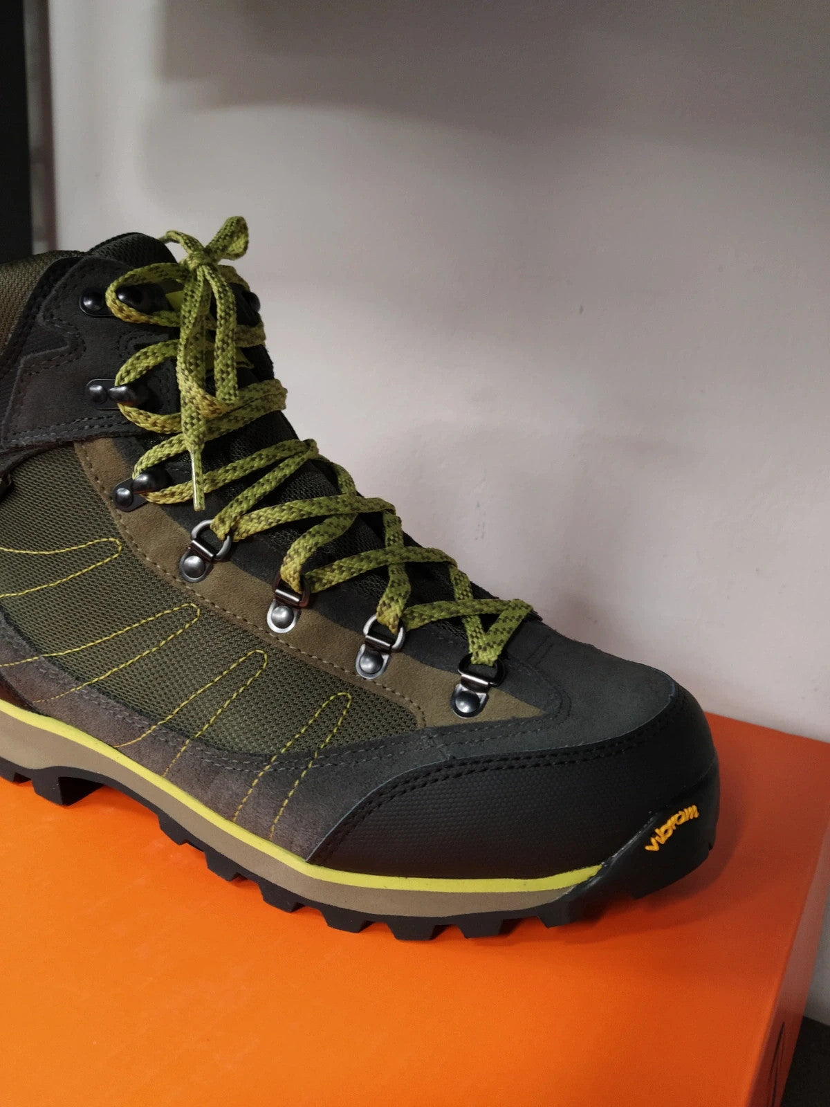 Tecnica scarponcino trekking Gore Tex Vibram 43 1/3