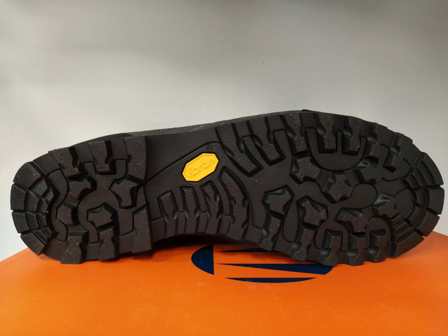 Tecnica scarponcino trekking Gore Tex Vibram 43 1/3