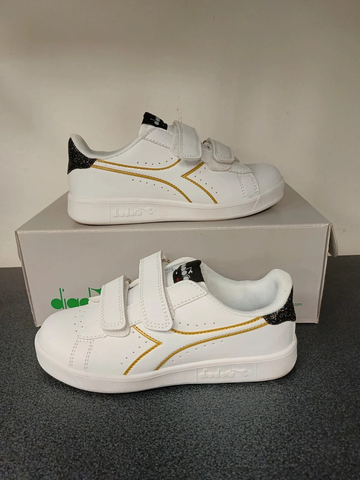 Diadora sneakers bianche strappi nuove n 33