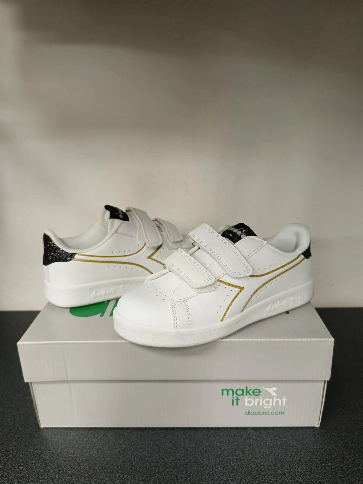 Diadora sneakers bianche strappi nuove n 33